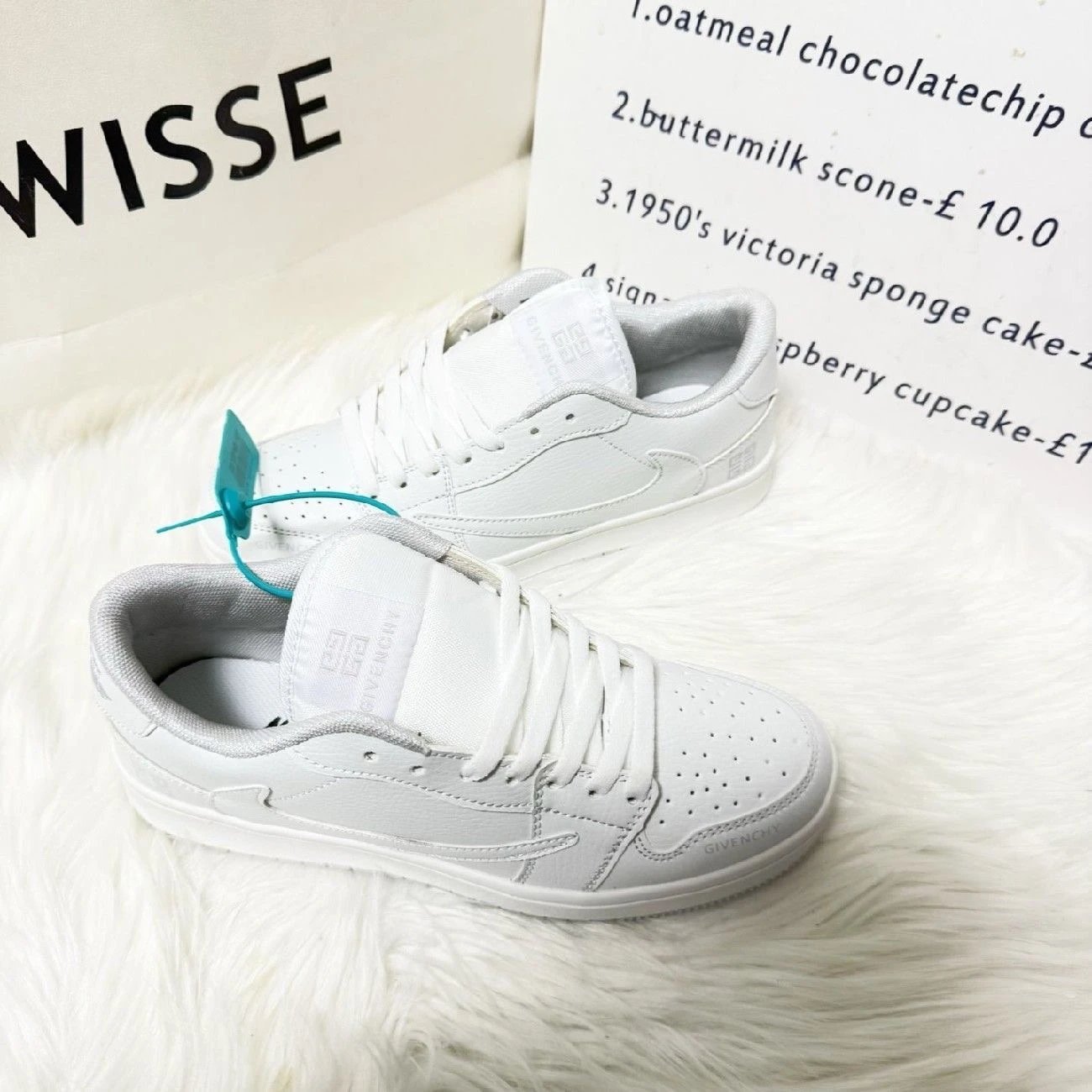 28- Givenchy joint white grey hook