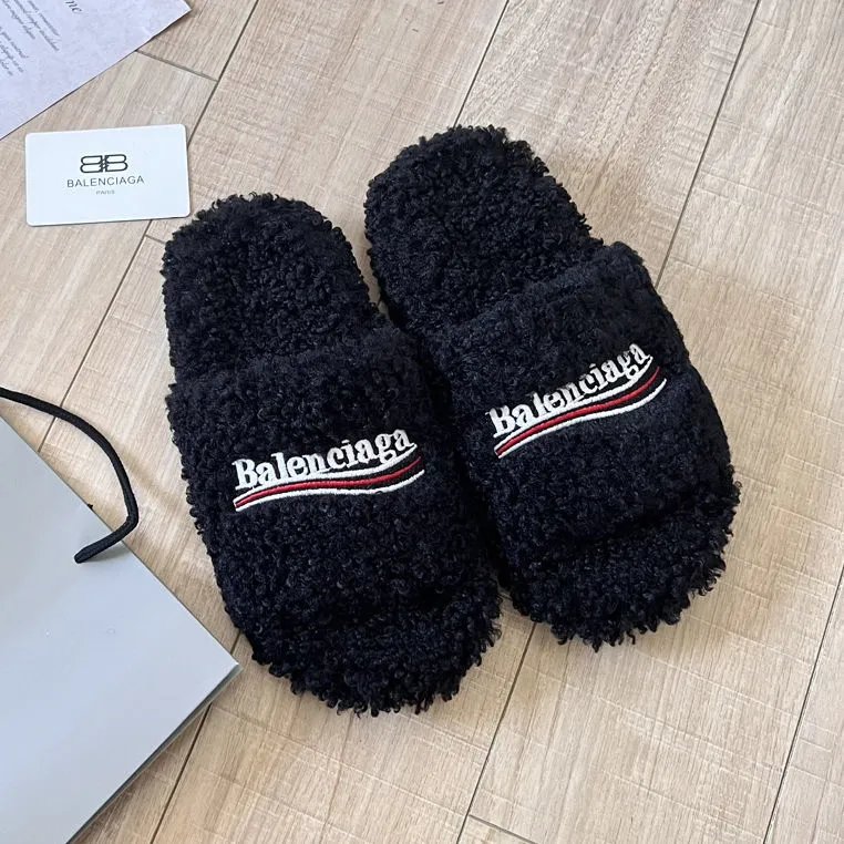 Women's Fuzzy Slippers with Letter Embroidery, Thick Sole Faux Shearling Slide Sandals for Fall Winter Outdoor Wear