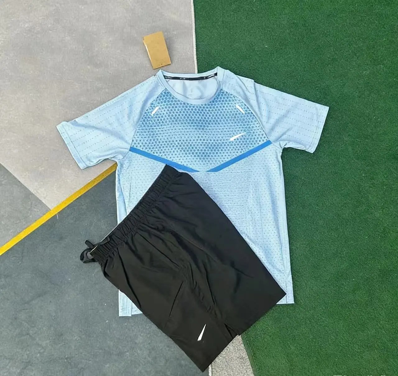Nike Matching Sets Short-Sleeve Running T-Shirt and Shorts Set — T900 in blue +7501 in black