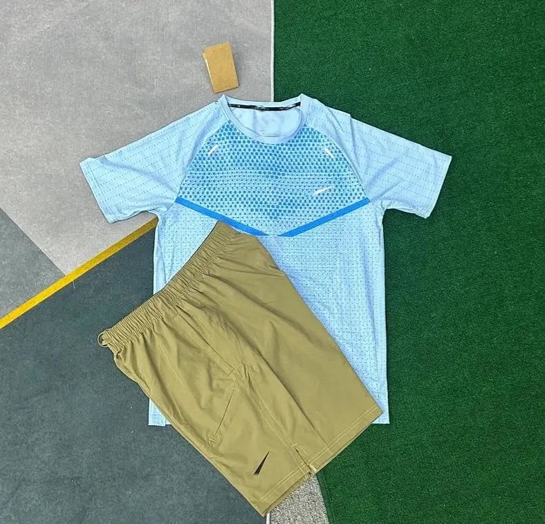 Nike Matching Sets Short-Sleeve Running T-Shirt and Shorts Set — T900 in blue plus 7501 khaki