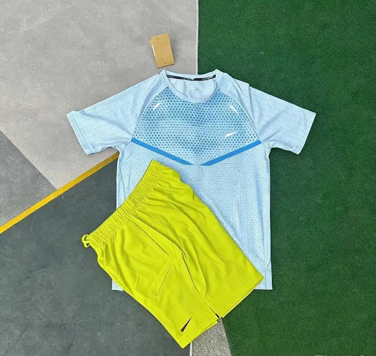 Nike Matching Sets Short-Sleeve Running T-Shirt and Shorts Set — T900 in blue plus 7501 fluorescent green