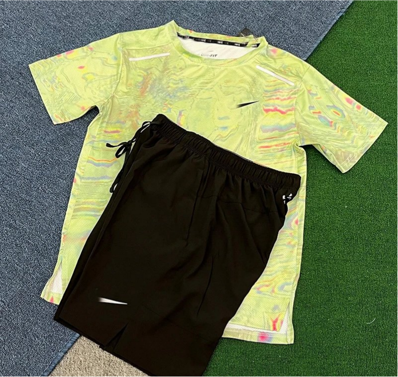 Nike Matching Sets Short-Sleeve Running T-Shirt and Shorts Set — Athletics short-sleeve green D975 black