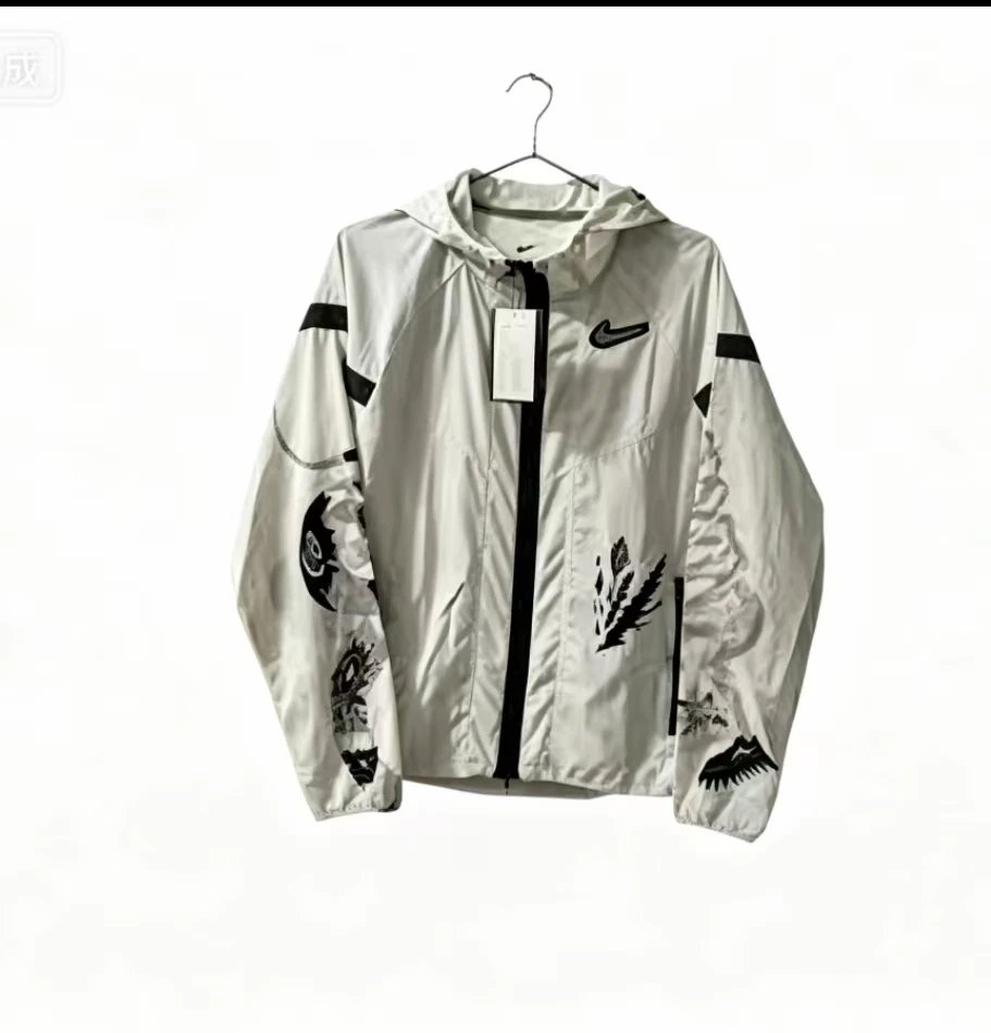 Nike Wild Run Windrunner Jacket Graphic Light Bone