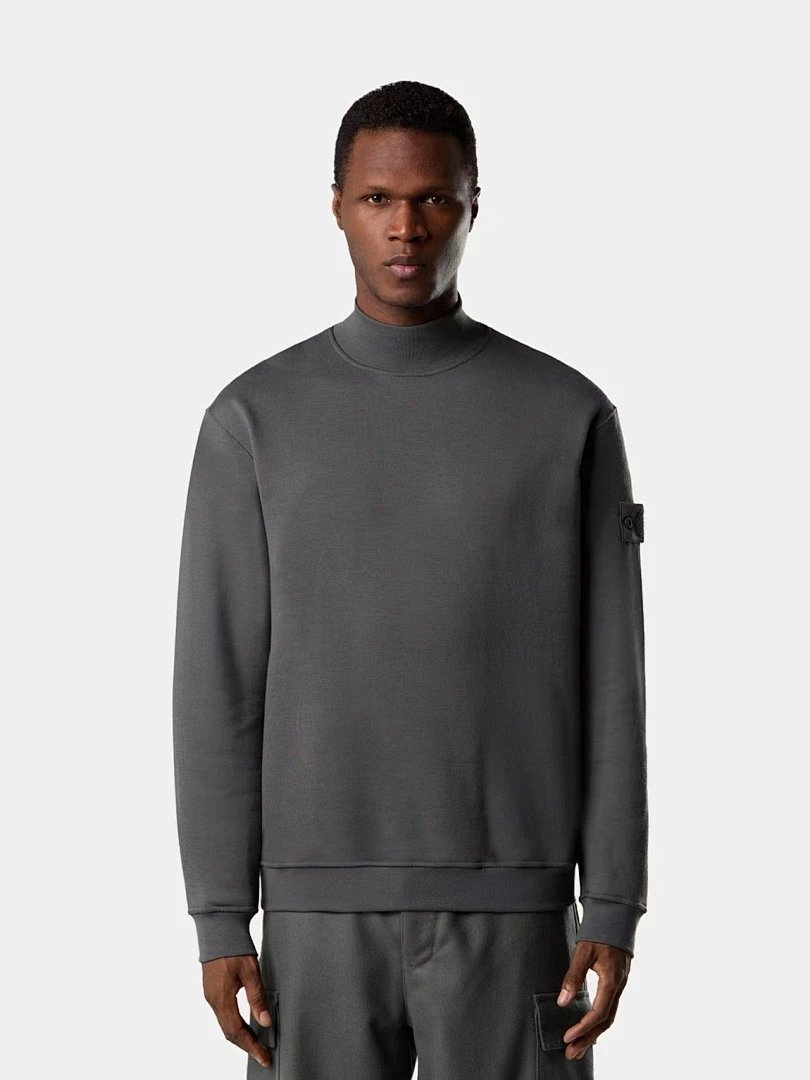 112525 s**tone island sweater