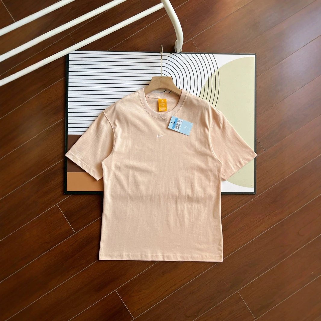 pink top