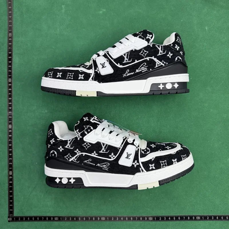 Louis Vuitton Sneakers Logo image 6