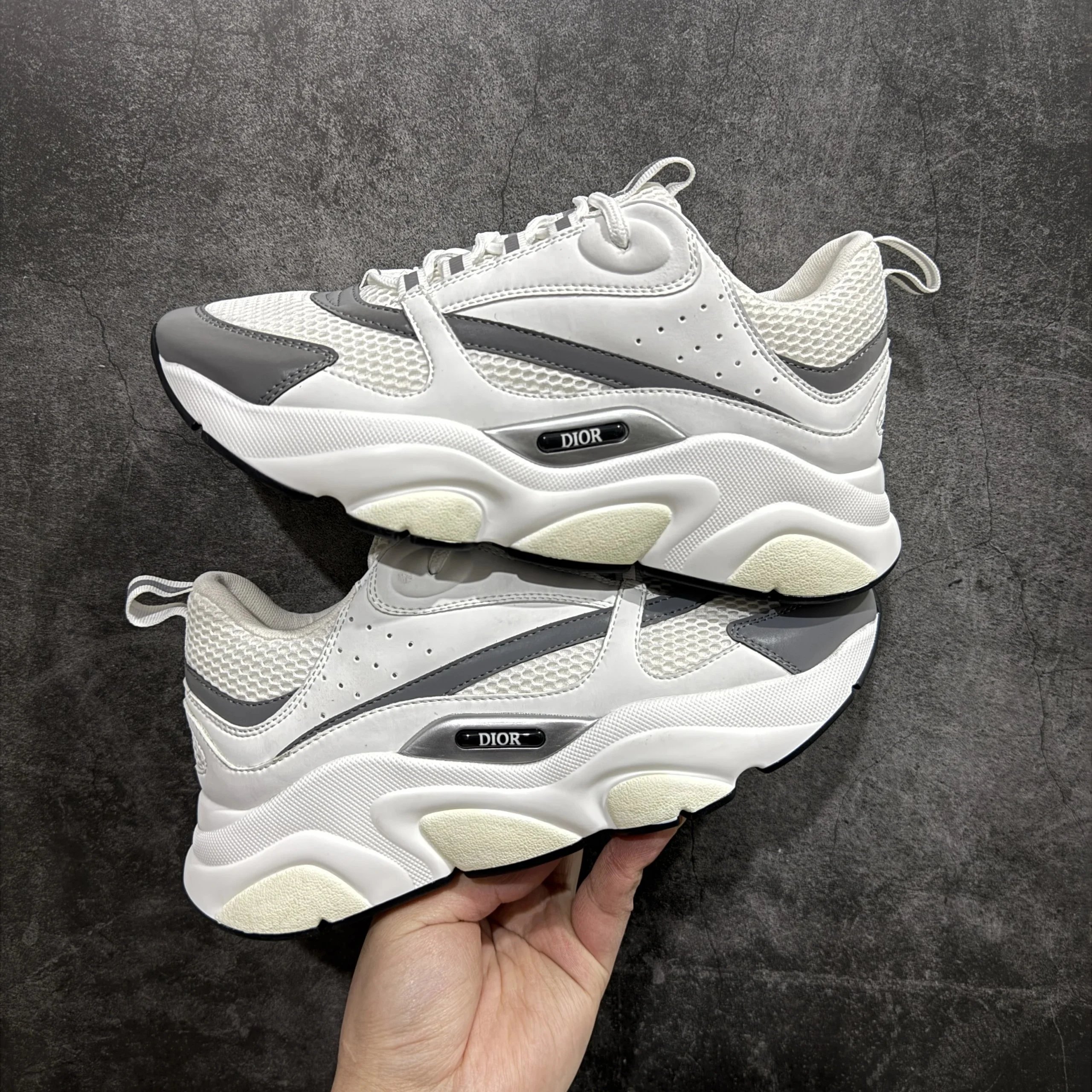 B22 Silver White