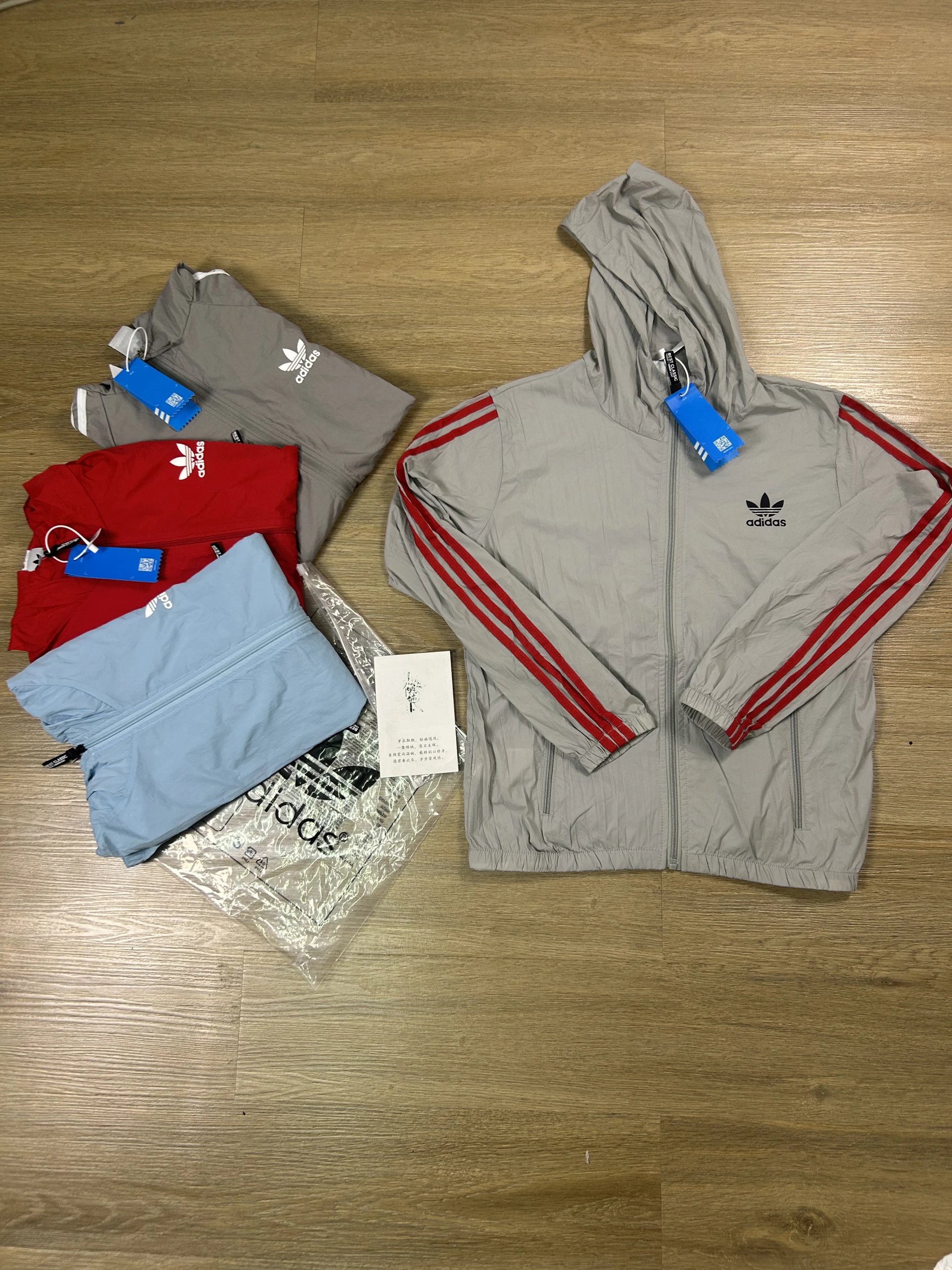 Grey/Red