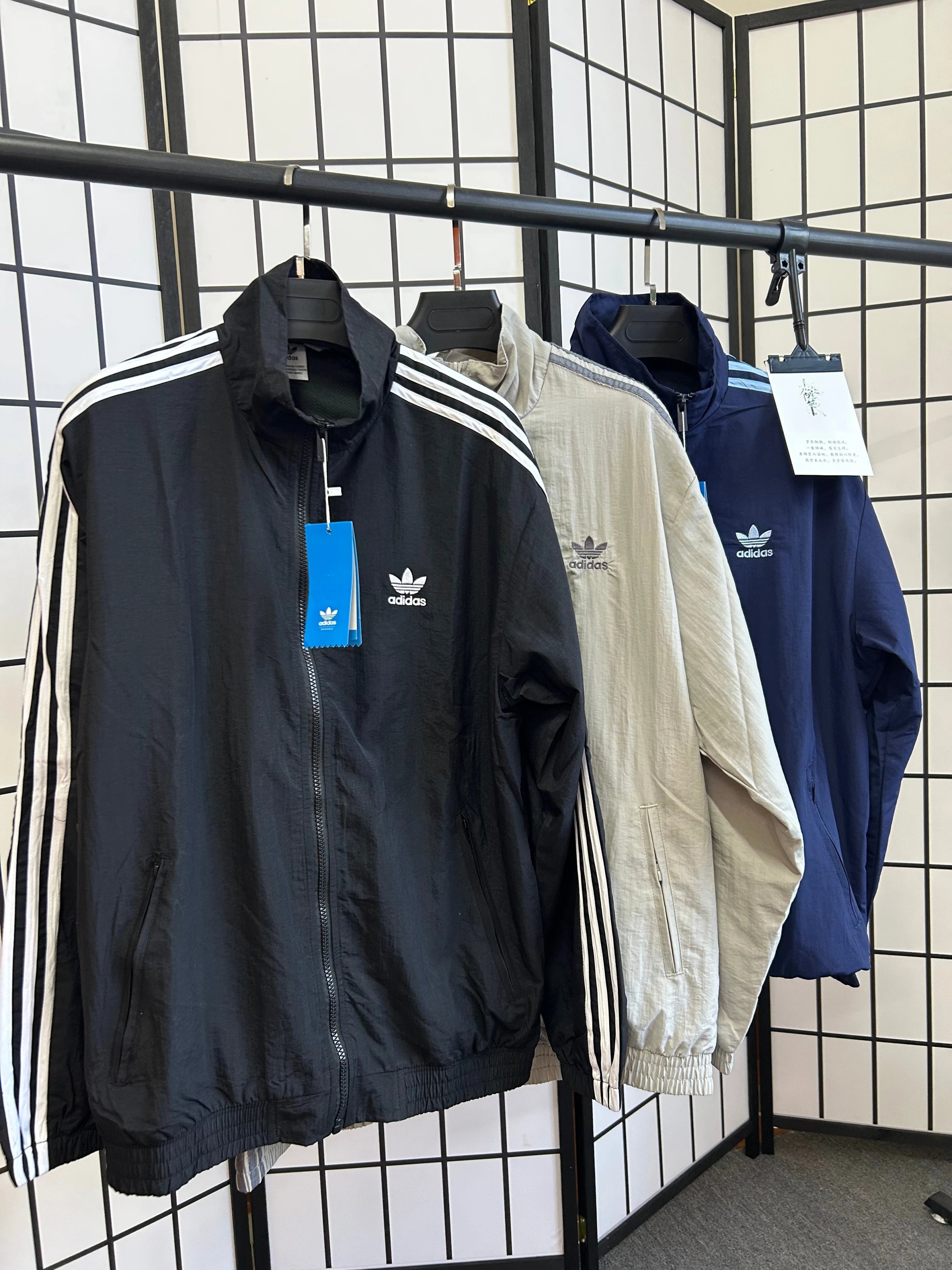 [In Stock - Top Version] Adidas Originals Kpop School Uniform Wang Hedi Same Style Jacket Lightweight Can Be Used as Sun Protection Jacket Spring Autumn Couple Style Embroidered Stand Collar Versatile Loose Trendy Korean Version Cardigan Sports Jacket 2466 1253