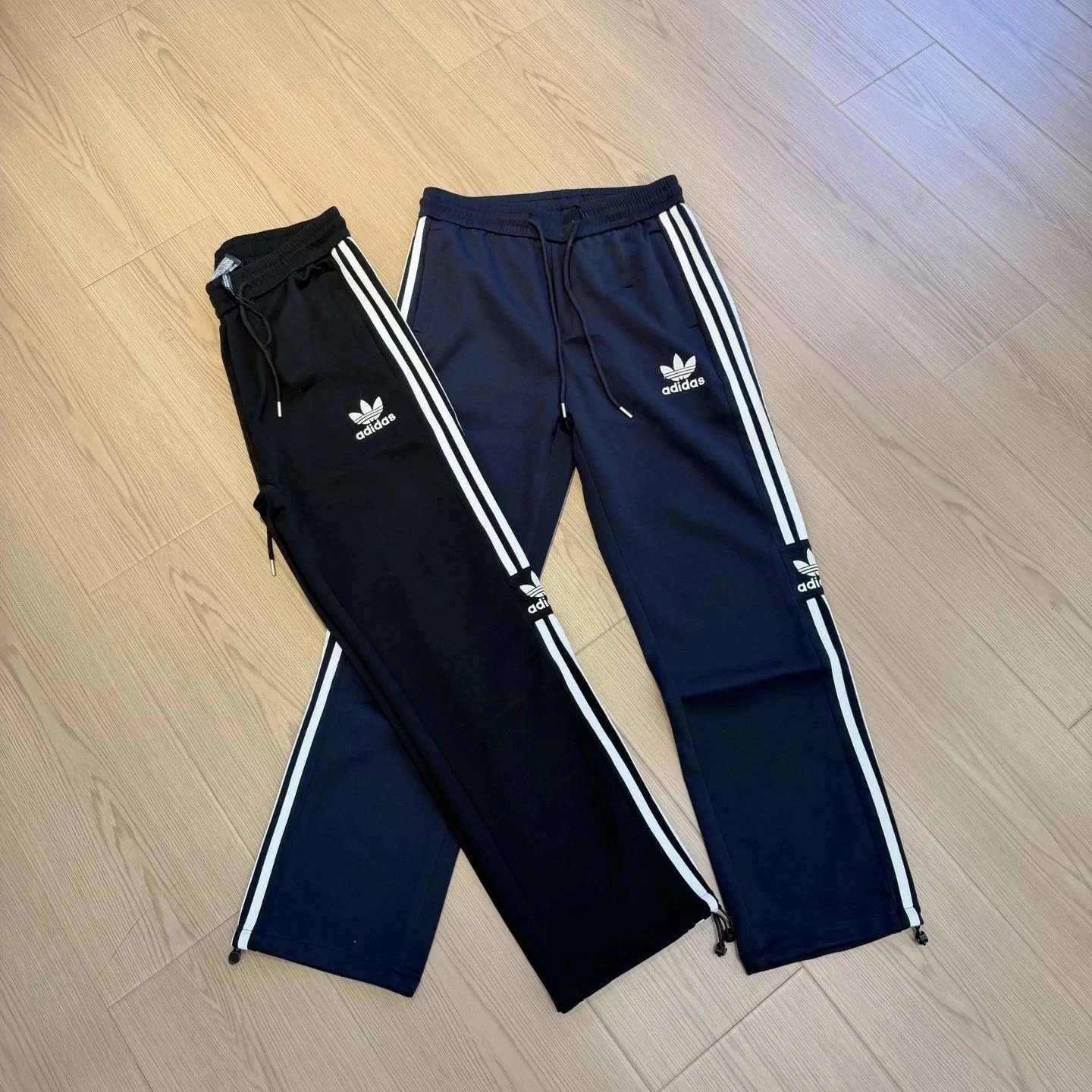 adidas Originals Unisex Trefoil Track Pants Casual Sweatpants with 3-Stripes Straight Leg