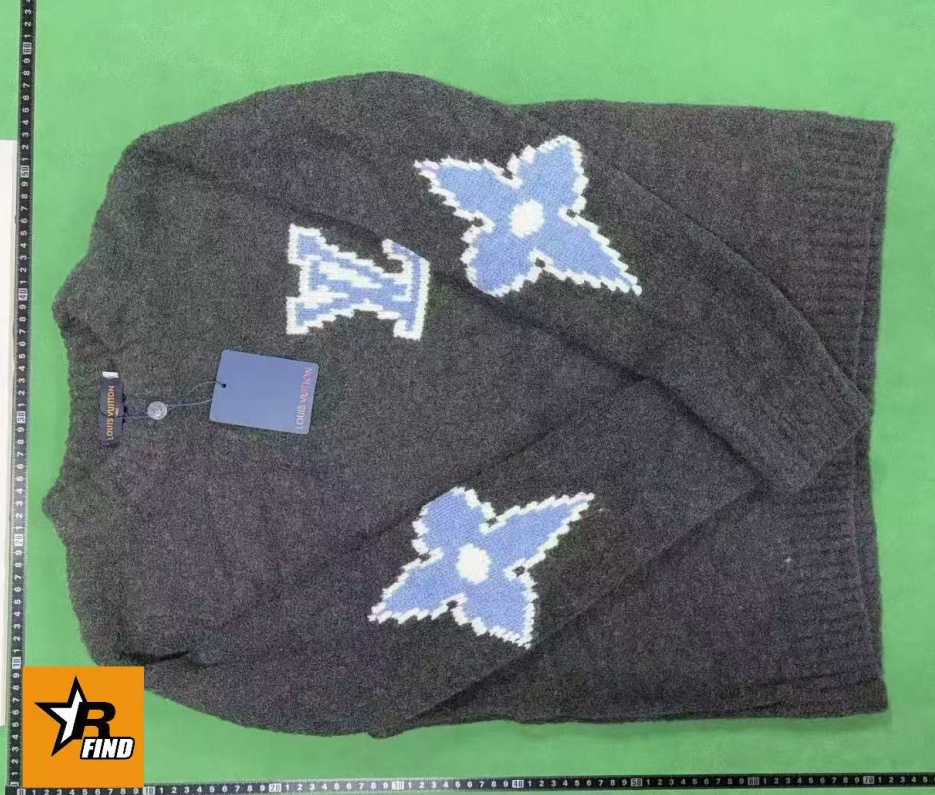 Louis Vuitton Sweater - 3