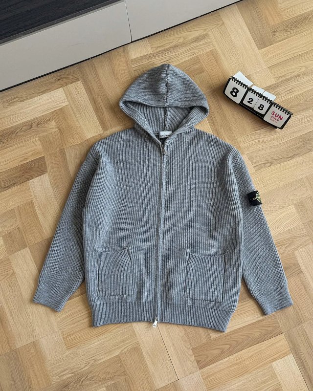 Moncler Sweater: seller detail photo 13