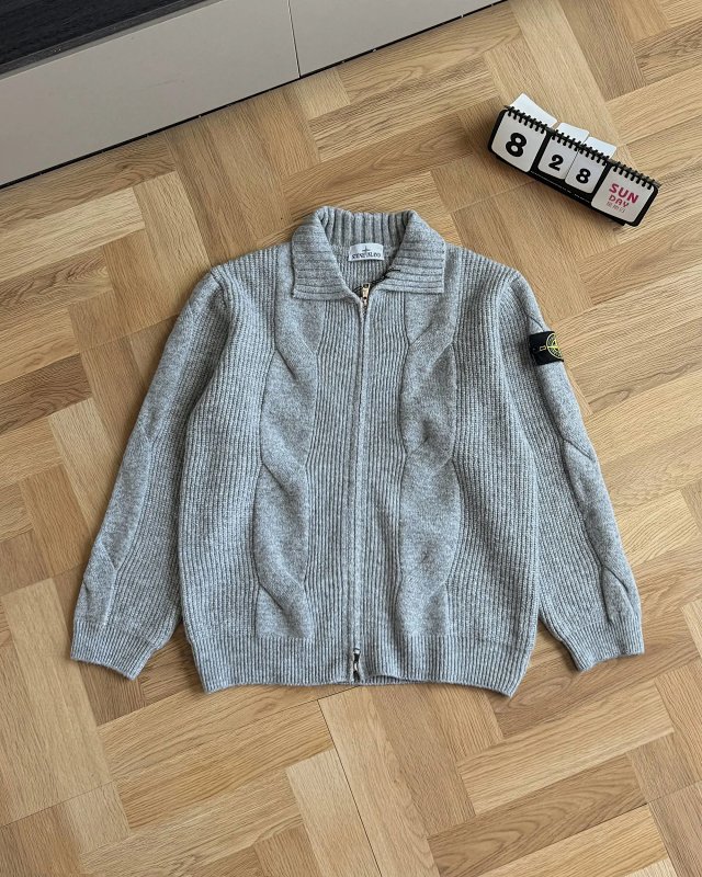 Moncler Sweater: seller detail photo 11