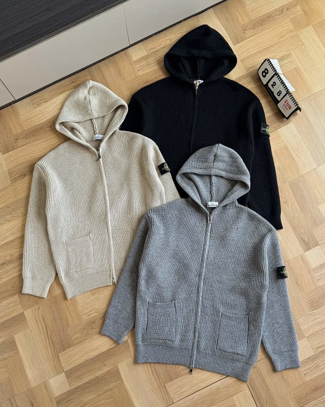 Moncler Sweater: seller detail photo 2
