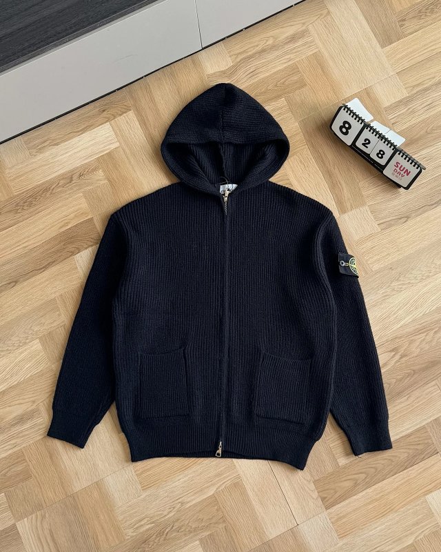 Moncler Sweater: seller detail photo 14