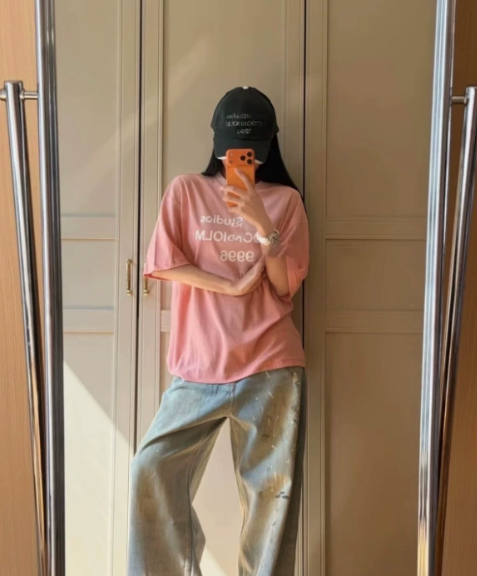 aeae Graphic Print Pink T-Shirt with Distressed Denim Jeans