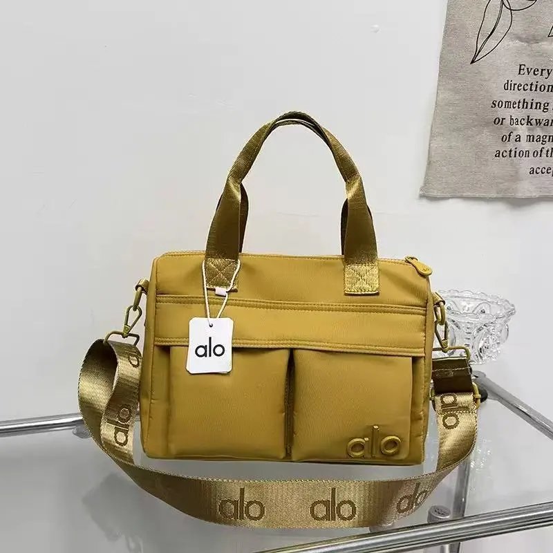 Alo Travel Bags Logo-print duffel bag with detachable shoulder strap image 7