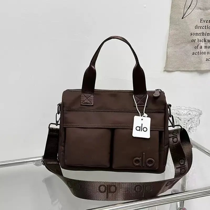 Alo Travel Bags Logo-print duffel bag with detachable shoulder strap image 8
