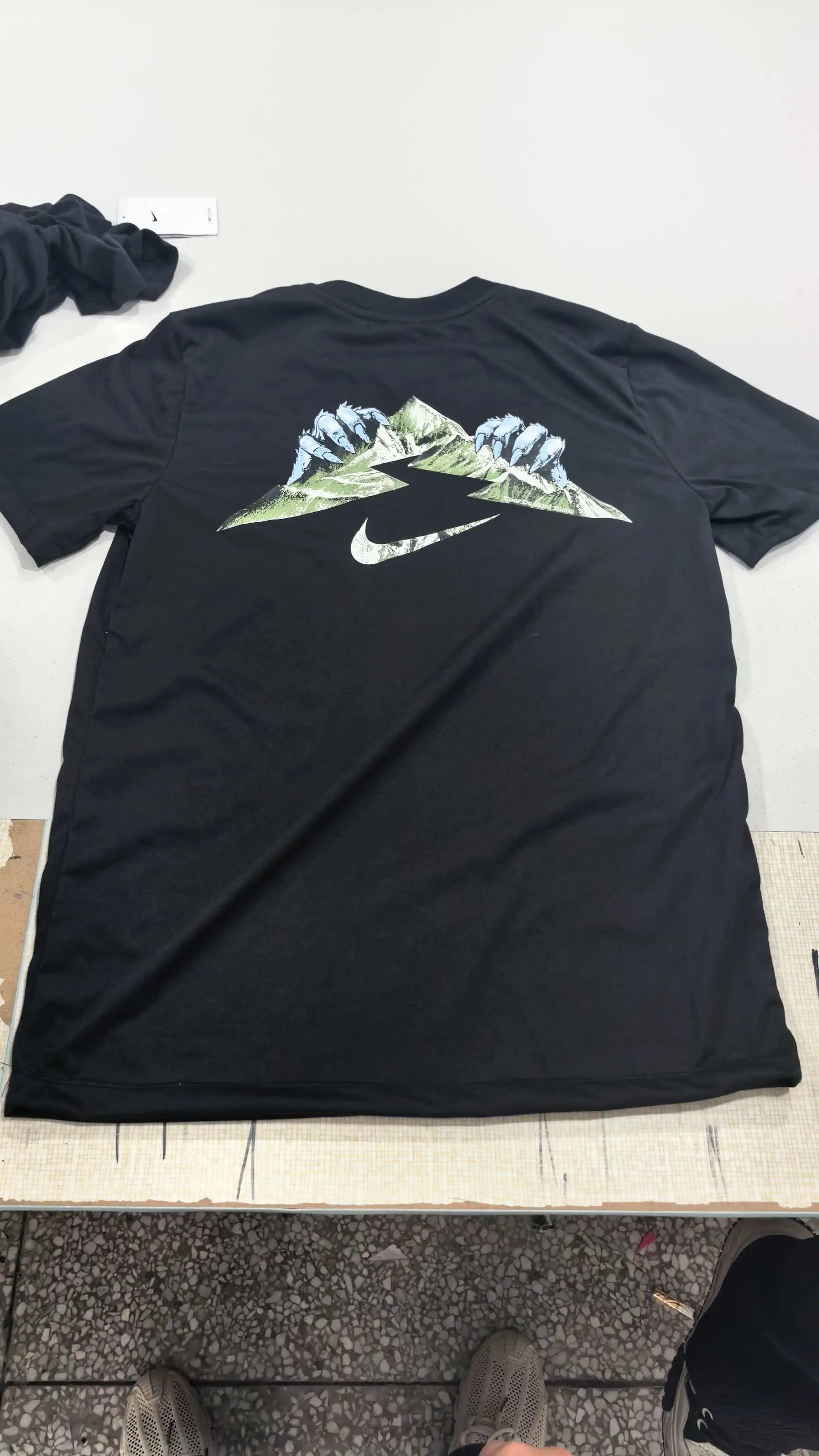 Claw Short Sleeve