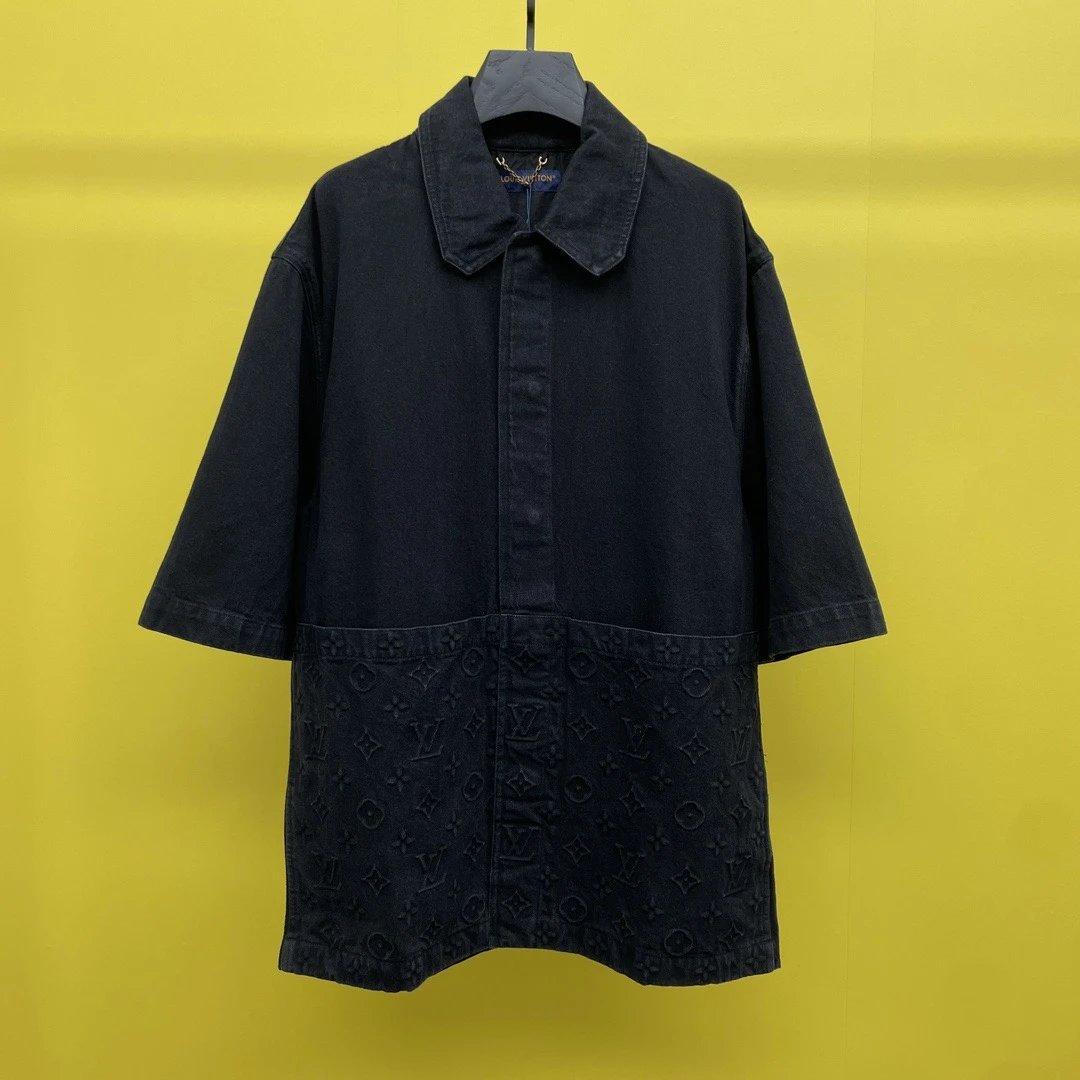 Black short sleeve