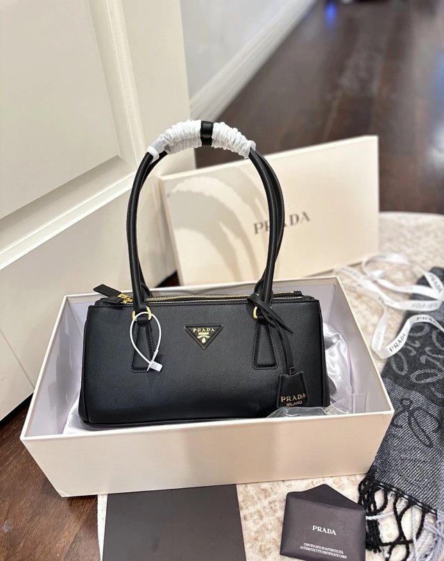Prada handbag: seller detail photo 1