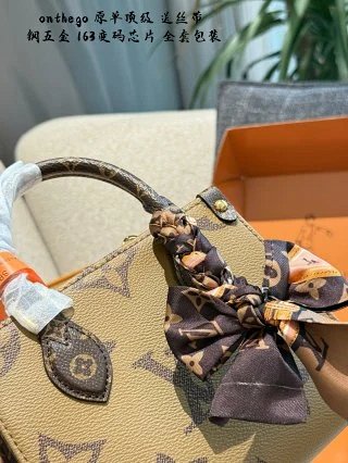 LV Louis Vuitton Bag: seller detail photo 6