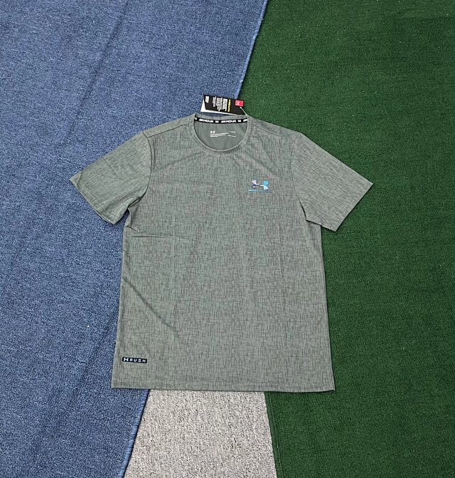 Under Armour T-shirt: seller detail photo 2