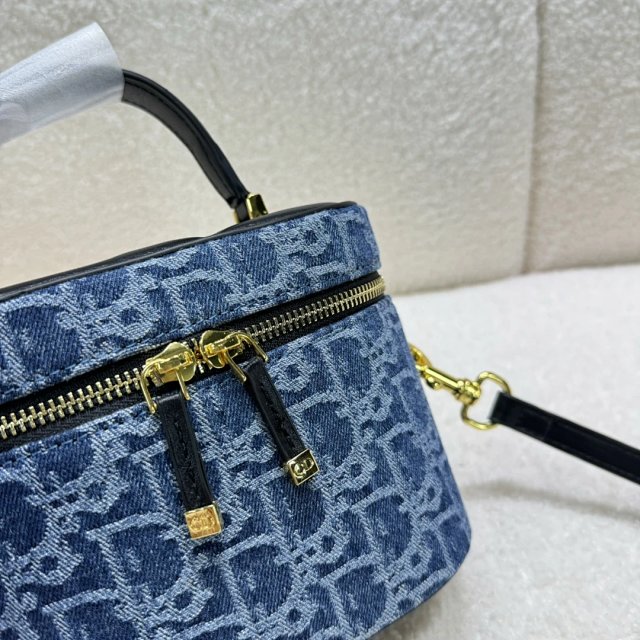 Dior crossbody bag: seller detail photo 5