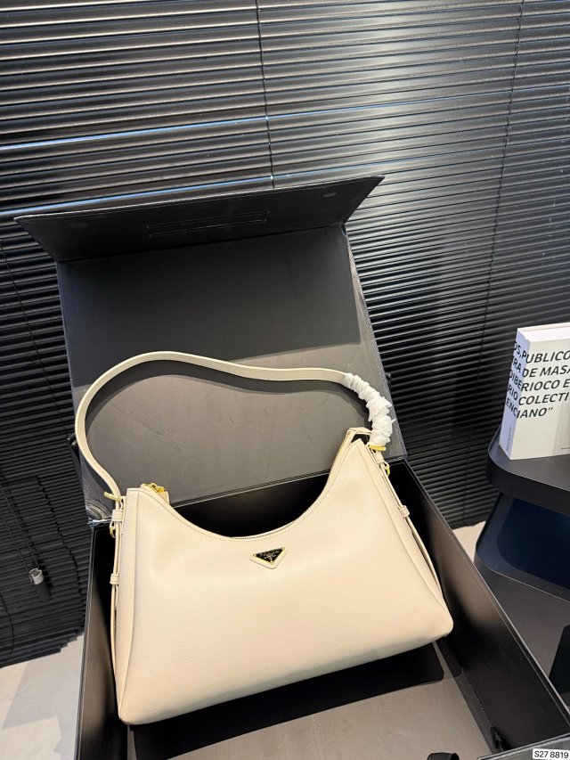 Prada crossbody bag: seller detail photo 3