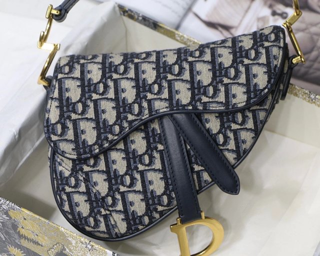 Dior crossbody bag: seller detail photo 2