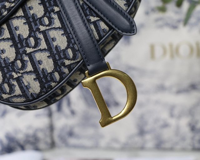 Dior crossbody bag: seller detail photo 3