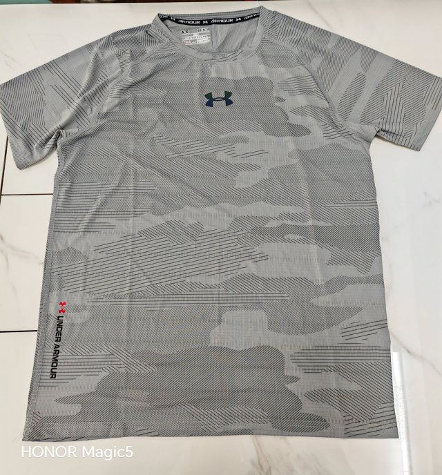 Under Armour T-shirt: seller detail photo 11