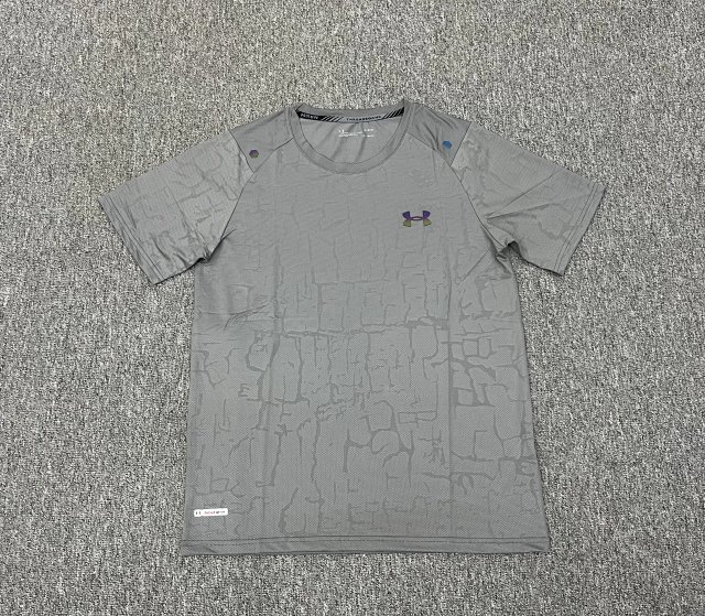 Under Armour T-shirt: seller detail photo 6