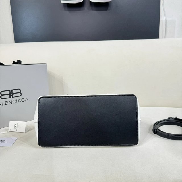 Balenciaga handbag: seller detail photo 5