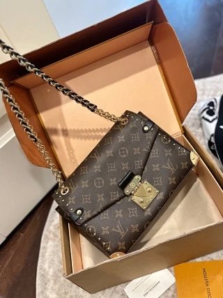 LV Louis Vuitton Bag: seller detail photo 8