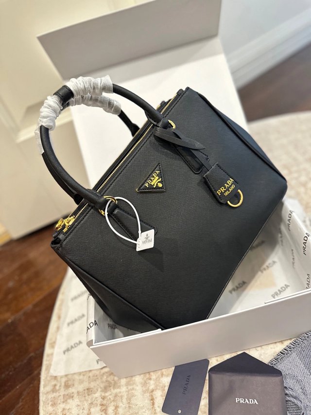Prada handbag: seller detail photo 3