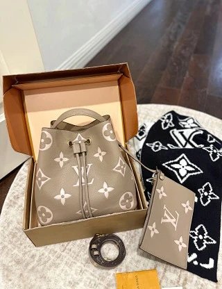 LV Louis Vuitton Bag: seller detail photo 1