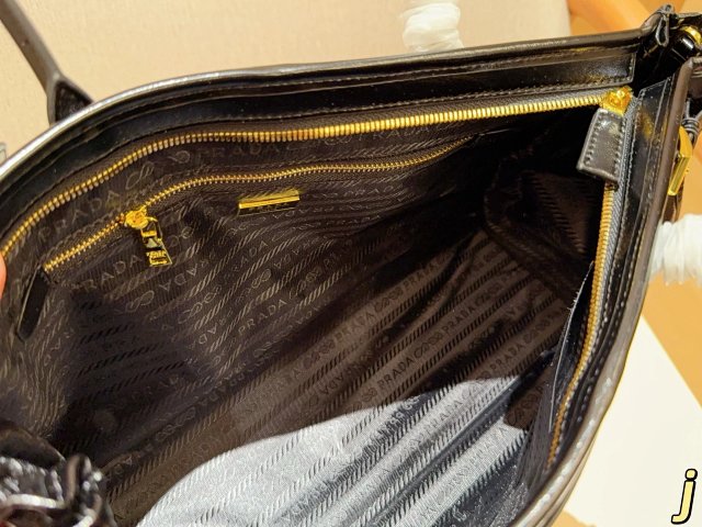 Prada handbag: seller detail photo 9