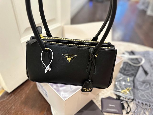 Prada handbag: seller detail photo 7