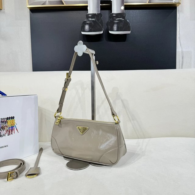 Prada crossbody bag: seller detail photo 4