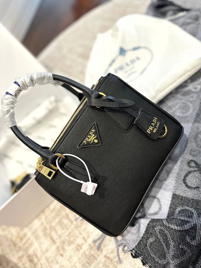 Prada handbag: seller detail photo 8