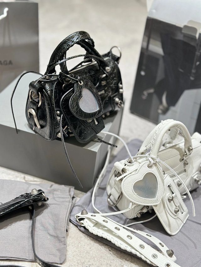 Balenciaga handbag: seller detail photo 8