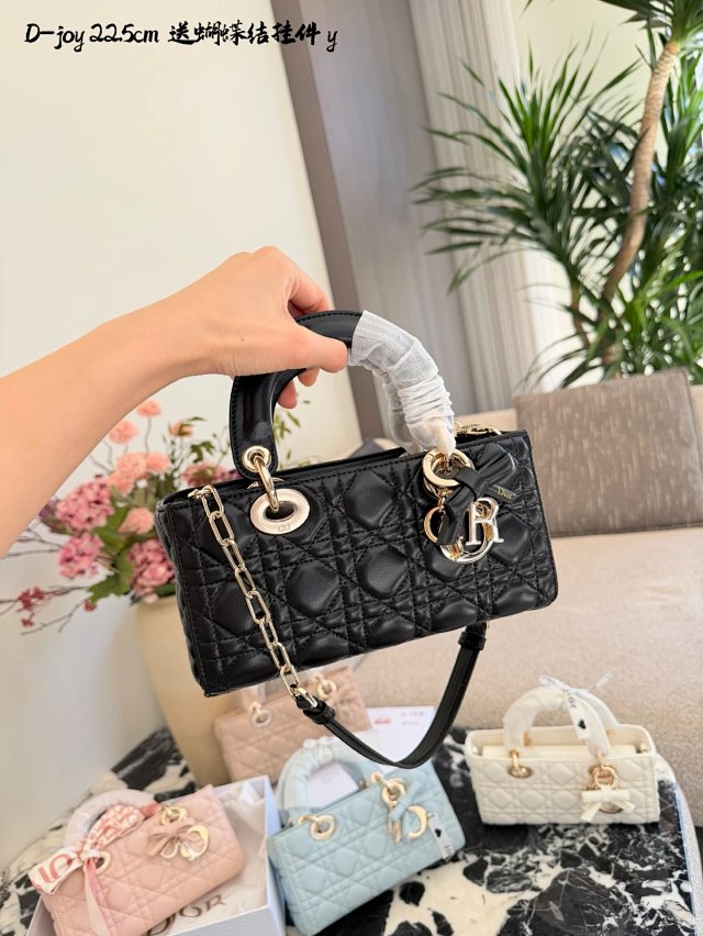 Dior handbag: seller detail photo 1
