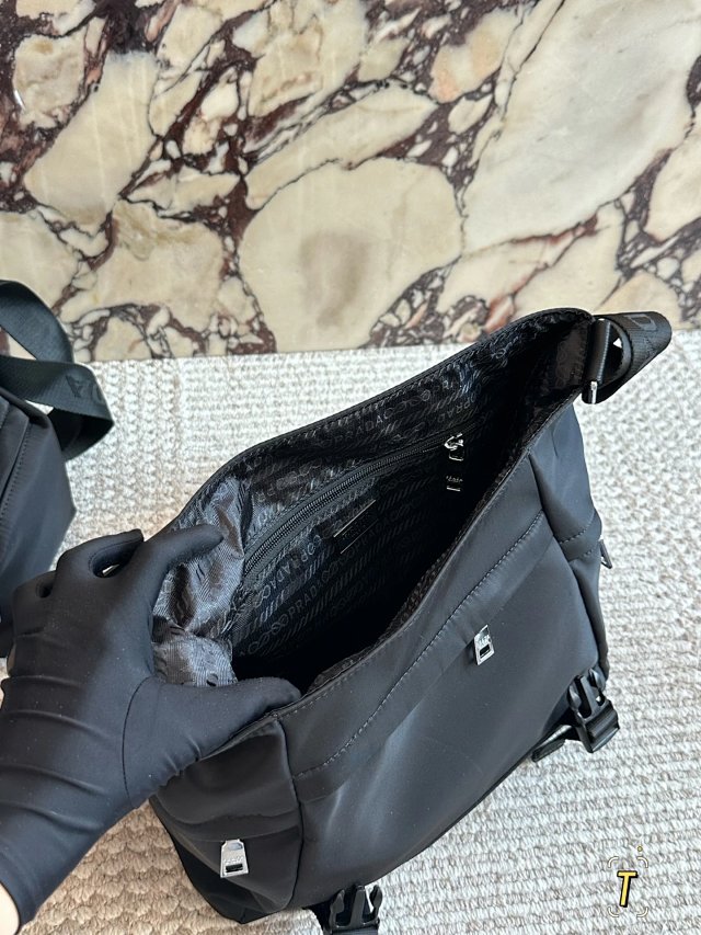 Prada crossbody bag: seller detail photo 8