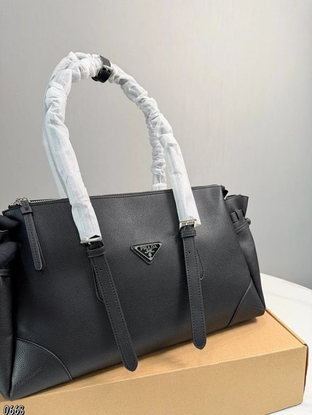 Prada handbag: seller detail photo 3