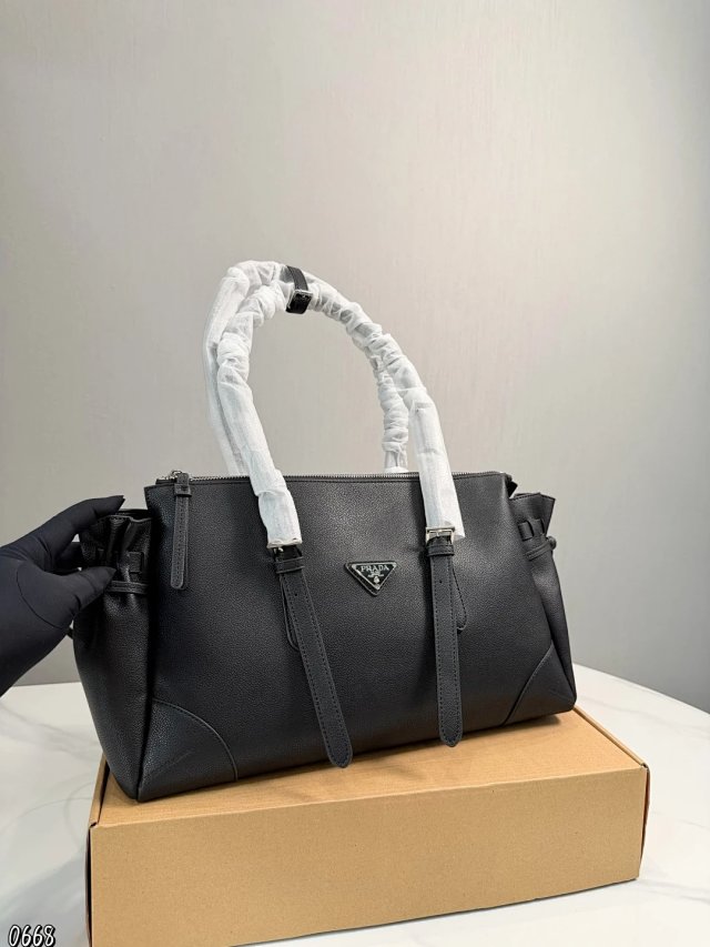 Prada handbag: seller detail photo 7