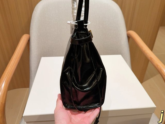 Prada handbag: seller detail photo 5