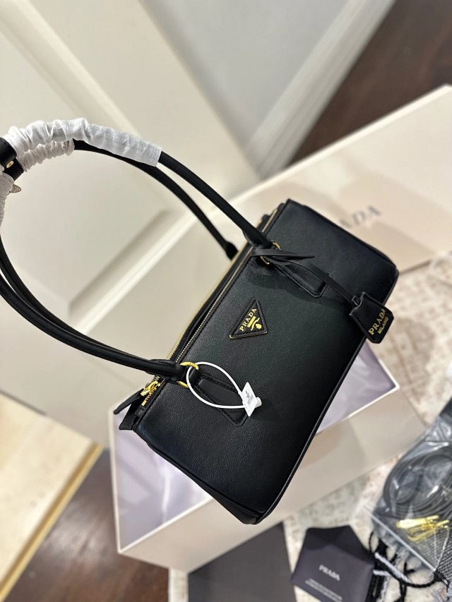 Prada handbag: seller detail photo 2