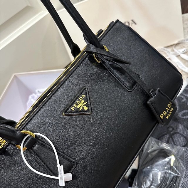 Prada handbag: seller detail photo 3