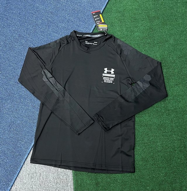 Under Armour Sweatshirt: seller detail photo 2
